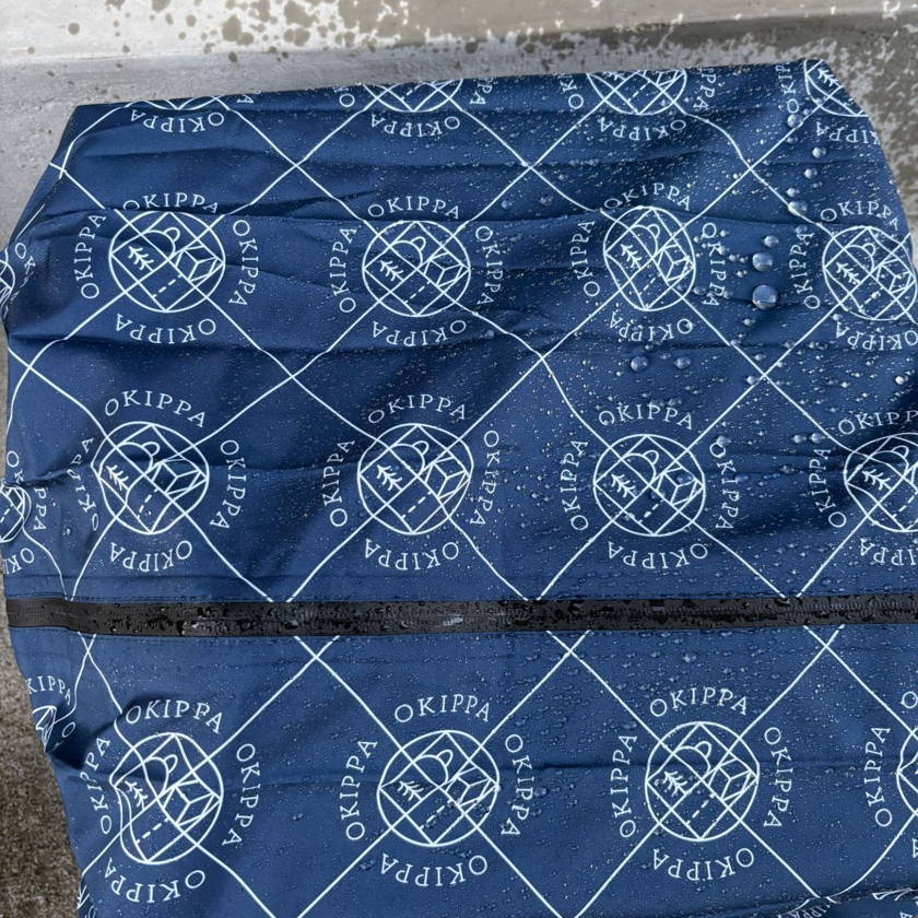 箱を入れたOKIPPAに軽く水をかけた全体